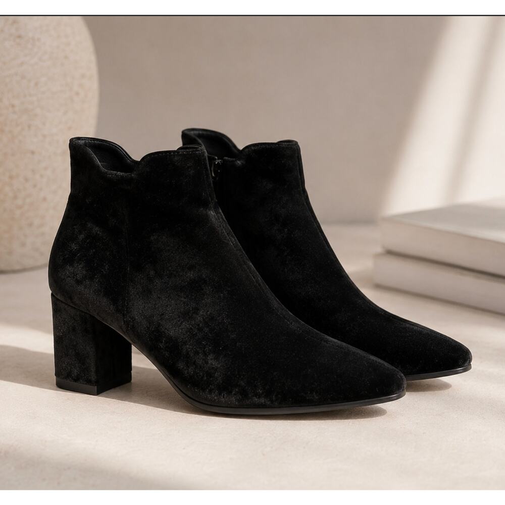 Chinese Laundry NWOT Faux Suede Ankle Booties GNO Classy Minimalist Preppy 7.5